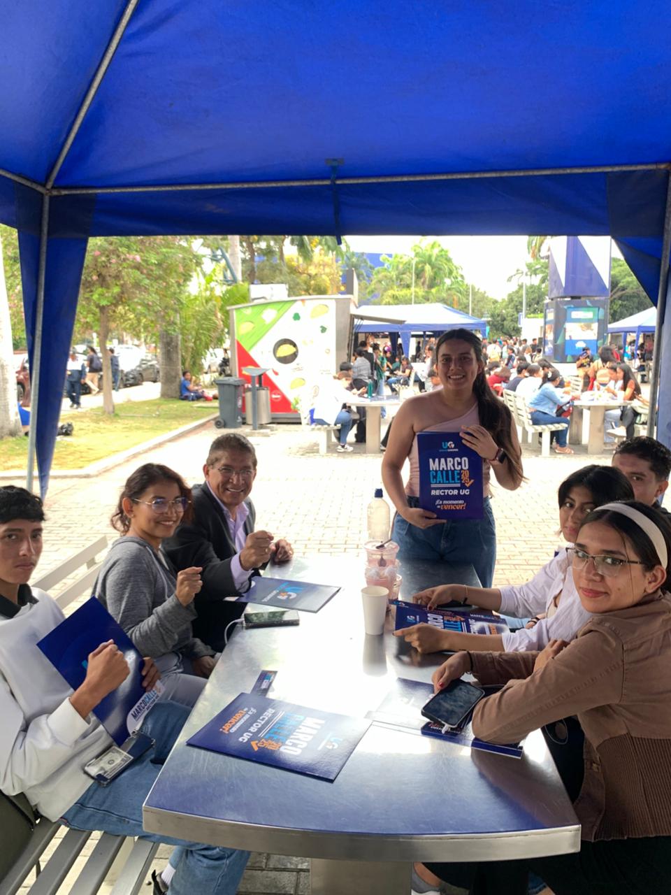 Dr. Calle conociendo los dolores de los estudiantes